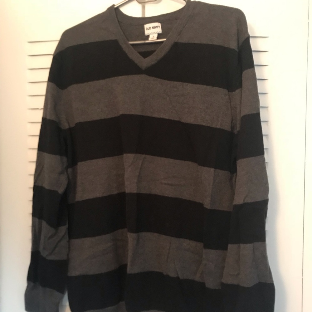 Black and gray lightweight sweater